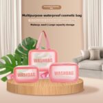 طقم حقيبة مكياج بولي كلوريد الفينيل البلاستيكية عالية القيمة متجمد عالية القيمة حقيبة مكياج محمولة للسفر لحقيبة أدوات الزينة بسحاب إغلاق سحاب سعة كبيرة لتخزين مستحضرات التجميل